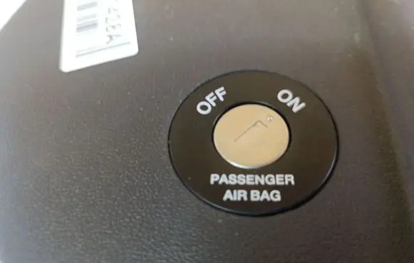 Hyundai i30 Passenger airbag on/off switch