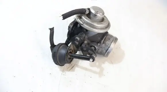 Volkswagen Golf IV EGR valve