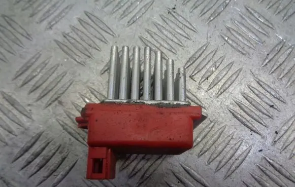 Skoda Octavia Mk1 (1U) Heater blower fan relay 1J0907521