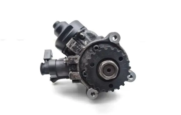 Skoda Octavia Mk3 (5E) Fuel injection high pressure pump 04L130755D 0445010537