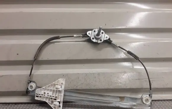 Mitsubishi Colt Rear door manual window regulator 