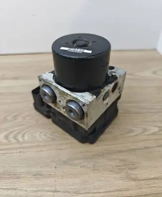 Volvo V70 ABS Pump 31261142 000404974D0 10092604043