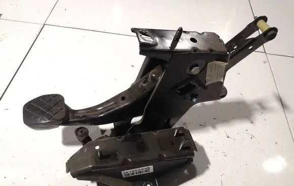 Audi A2 Brake pedal 