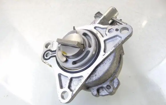 Suzuki Swift III Vacuum pump