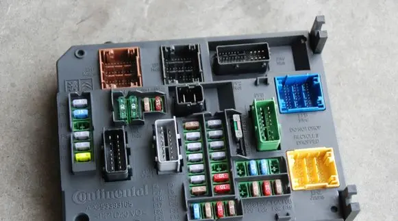 Citroen DS4 Fuse module 966554748000