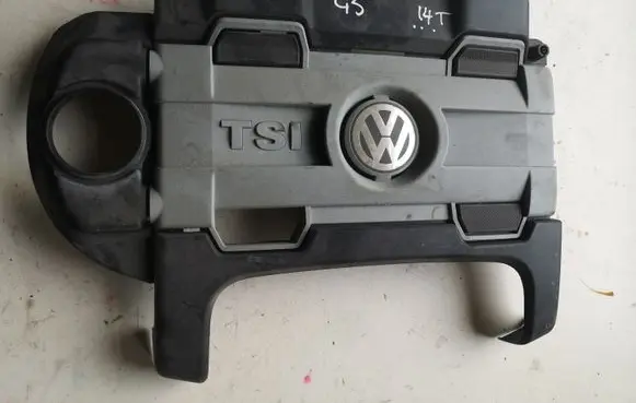 Volkswagen Golf V Engine cover (trim) 03C103925J