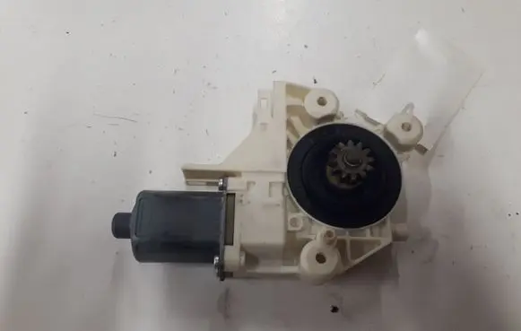 Ford Focus Front door window regulator motor 4M5T14A389 995208101 0130822217
