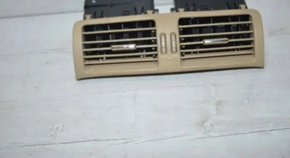 Mercedes-Benz R W251 Dash center air vent grill A2518300554