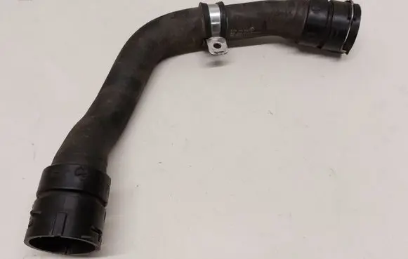 Mercedes-Benz GLA W156 Engine coolant pipe/hose A6512000182