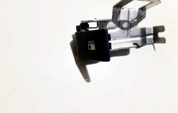 Honda CR-V Fuel tank opening switch 