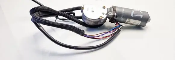 Mercedes-Benz S W220 Seat adjustment motor 1136701
