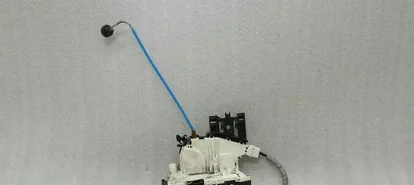 Mercedes-Benz GLA W156 Front door lock A1667200635