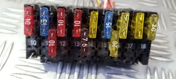 Mercedes-Benz E W210 Fuse box set 0015458401 18237