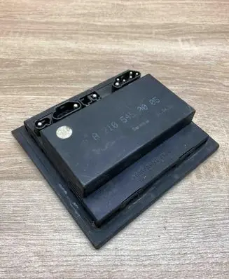 Mercedes-Benz E W210 Fan control module A2105450005