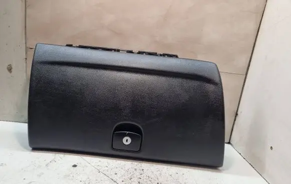 Peugeot 407 Glove box