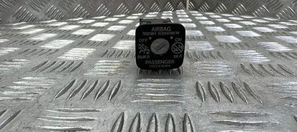 Toyota Avensis T270 Passenger airbag on/off switch 