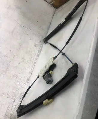 Volkswagen Touran III Front door window regulator with motor 5ta837461