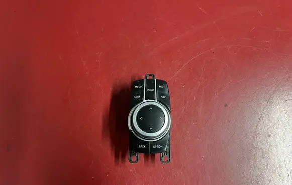 Head unit multimedia control