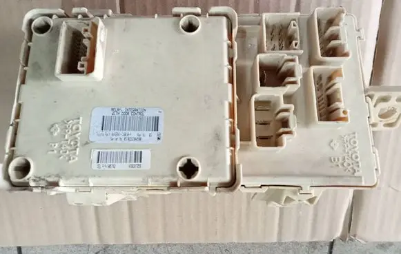 Toyota Avensis T250 Fuse box set 000