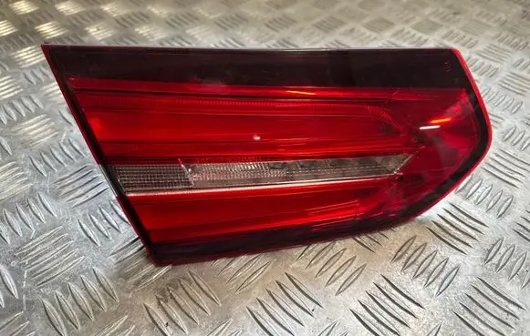 Tailgate rear/tail lights