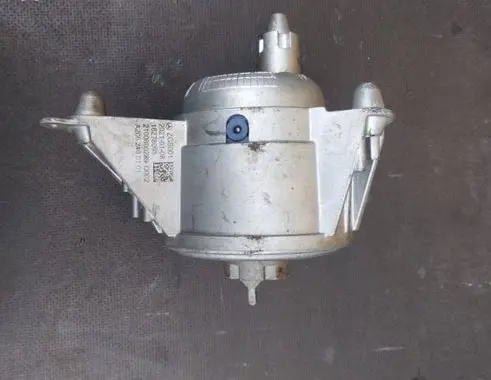 Mercedes-Benz C W206 Engine mount vacuum valve 2062400101