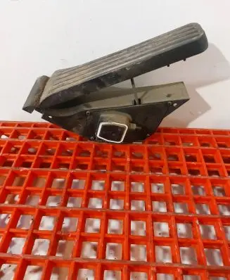 Mercedes-Benz E W212 Accelerator throttle pedal A2043000004