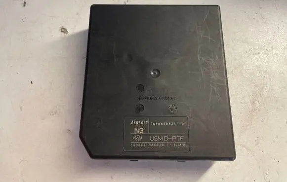 Renault Laguna III Fuse module 284B66052R 519287A30 2559304396