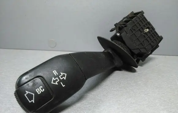 BMW 5 E39 Indicator stalk 8352172 01100410