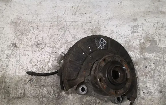 Volkswagen PASSAT B7 Front wheel hub