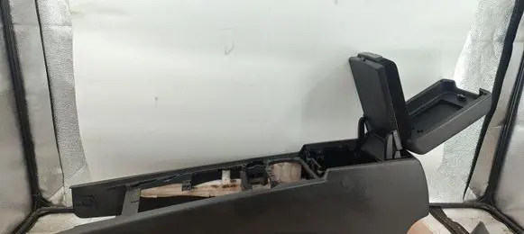 Volkswagen Touareg I Center console 7L6864207D