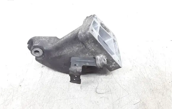 Mercedes-Benz E C207 W207 Engine mounting bracket A6422231004