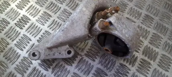 Volvo S40, V40 Engine mount bracket 30814383