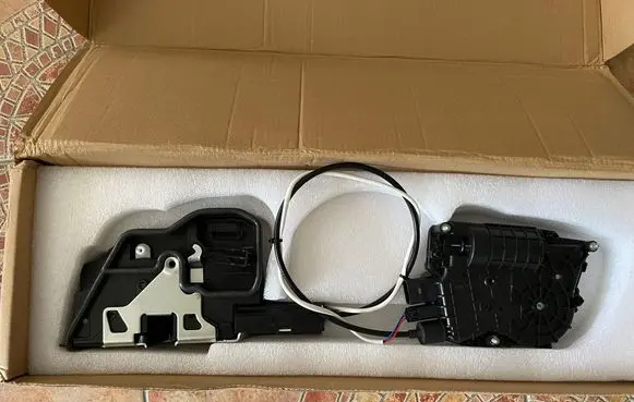 BMW 5 GT F07 Front door lock 51217148475