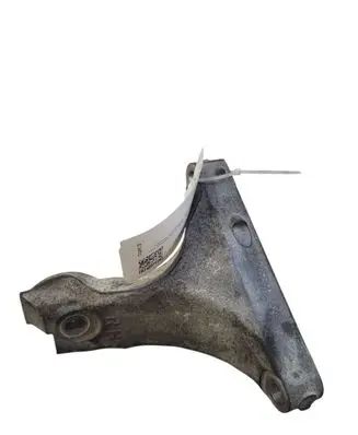Subaru Outback Engine mounting bracket