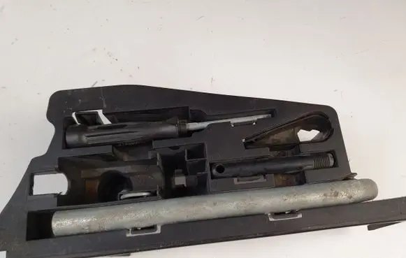 Audi A6 S6 C6 4F Tool set 4F5012111A