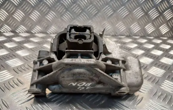 Citroen C3 Engine mount bracket