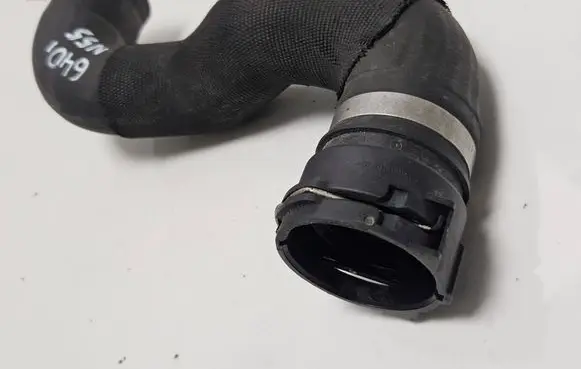 BMW 6 F06 Gran coupe Engine coolant pipe/hose 7605640 15476810