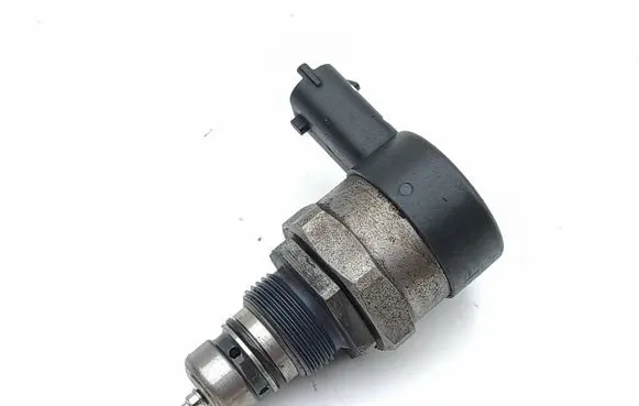 Maserati Ghibli Fuel pressure regulator 0281006209 25943315