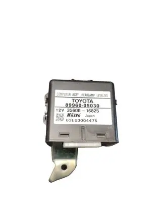 Toyota Avensis T250 Light module LCM 8996005030