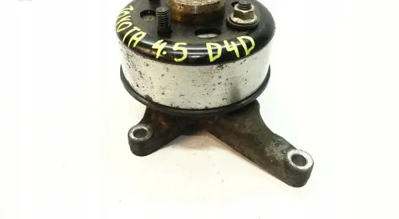 Engine mounting bracket