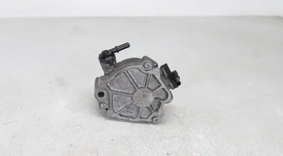 Ford Focus Vacuum pump 9684786780