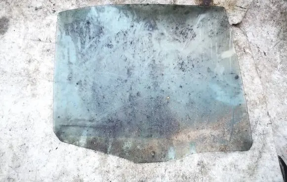 BMW 5 E39 Rear door window glass as2