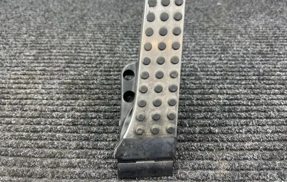 Mercedes-Benz C W205 Accelerator throttle pedal A2053000104 170317 ZGS00508