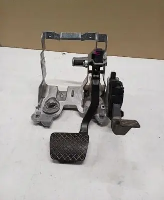 Audi A4 S4 B5 8D Accelerator throttle pedal 8K1723523A