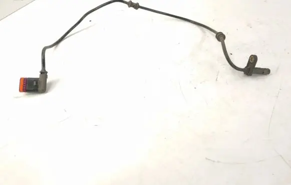Mercedes-Benz E W212 ABS rear brake sensor 2125402117 A2125402117