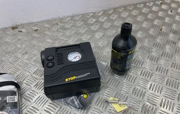 BMW 5 E60 E61 Tire air pump compressor 00006