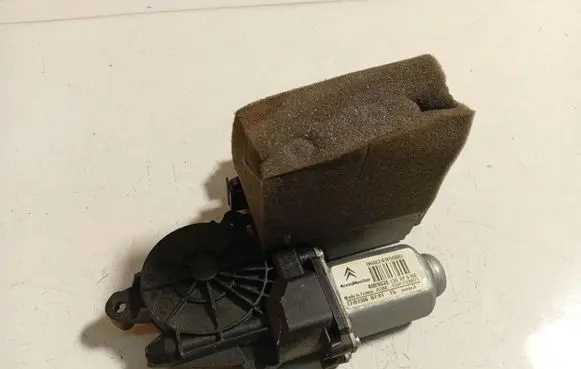 Citroen C4 I Picasso Front door window regulator motor 9682495880