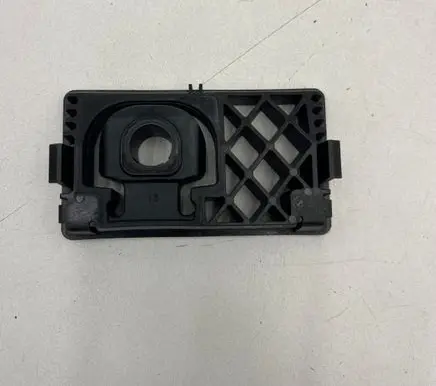 Radiator mount bracket