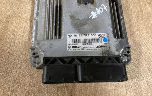 Opel Insignia A Engine control unit/module 55573330 55566722 0281015149