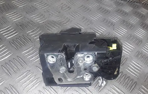 Renault Sandero II Front door lock
